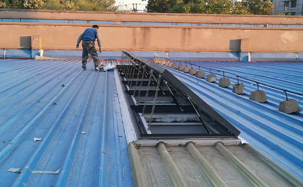 某区域性物流仓储中心武都排烟窗系统安装项目