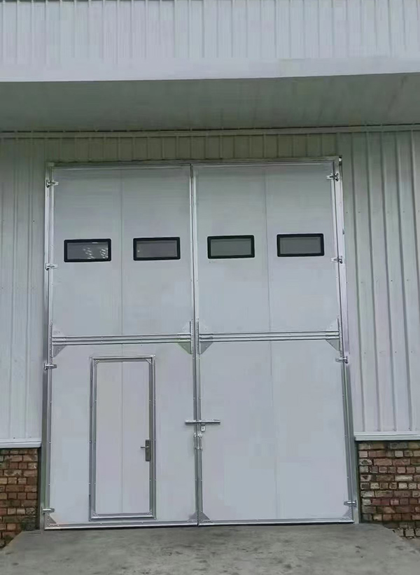 武都工业门在设备装配车间出入口的实施记录